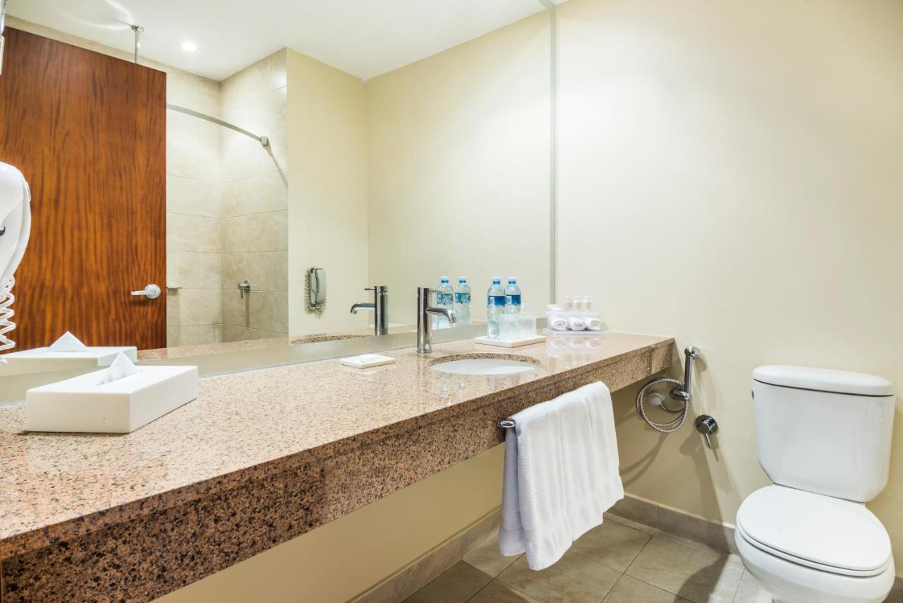 Holiday Inn Express Quito By Ihg Zewnętrze zdjęcie